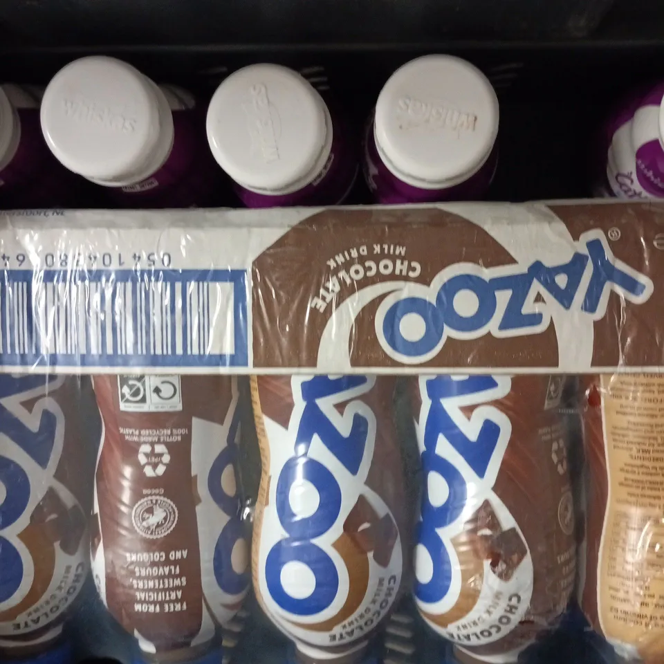 APPROXIMATELY 5 ASSORTED FOOD AND DRINK ITEMS TO INCLUDE YAZOO MULTIPACK, HUEL, CAT MILK, ETC