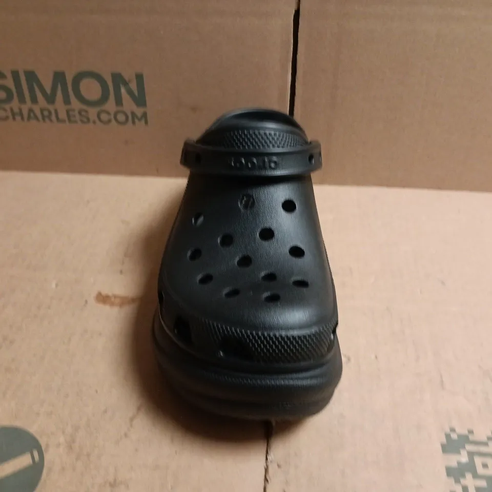 PAIR OF CROCS BAE CLOGS IN BLACK SIZE UK 7