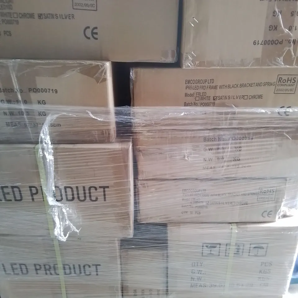 PALLET OF APPROXIMATELY 37 MULTI PACK ECOMLITE BOXES TO INCLUDE - 40 DEGREE 3000K LED IP65 FIRE RATED DOWNLIGHT , LED DOWNLIGHT DIMMABLE 60° - COLLECTION ONLY 