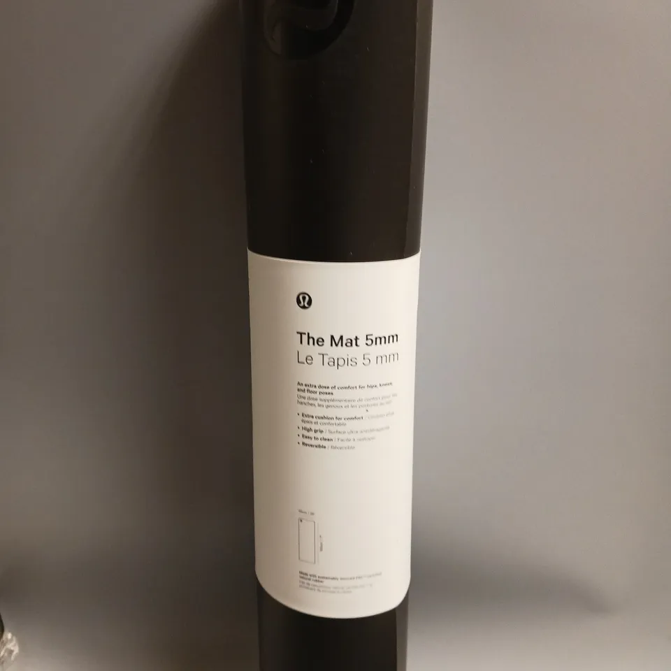 THE MAT 5MM RUBBER YOGA MAT IN BLACK 66X180CM