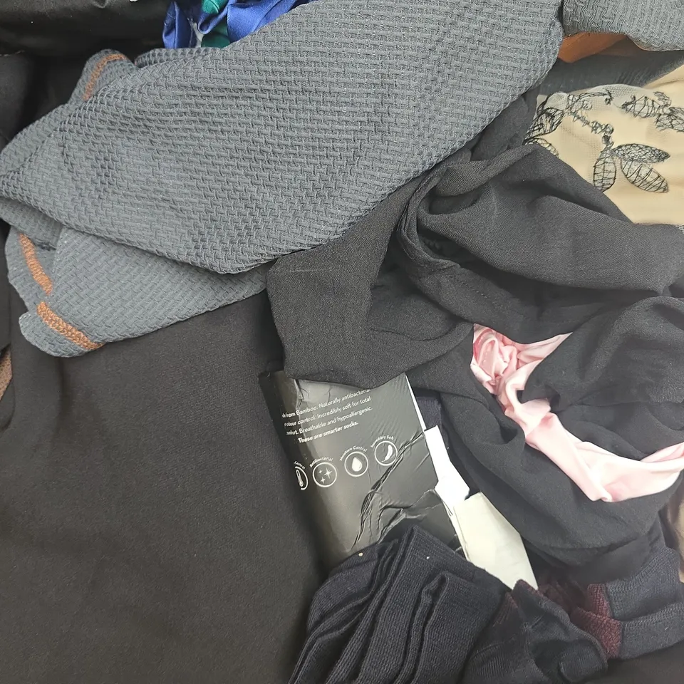 APPROXIMATELY 20 ASSORTED CLOTHING AND FASHION PRODUCTS IN VARIOUS STYLES AND SIZES - COLLECTION ONLY