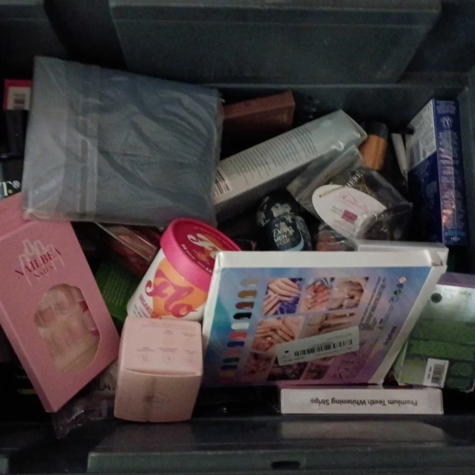 APPROXIMATEY 20 ASSORTED HEALTH AND BEAUTY PRODUCTS TO INCLUDE - BIGEN HAIR COLOUR - GIVE ME CONDITIONER AND RITUALS ULTRA SHINE MASK