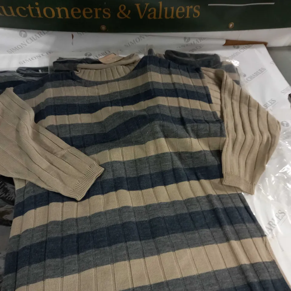 LOT OF 8 ASSORTED KNITWEAR CLOTHING ITEMS - VARIOUS SIZES