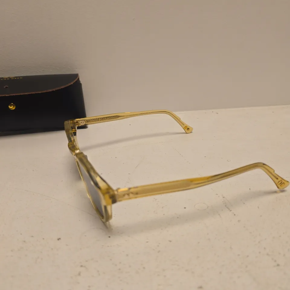 OSCAR DEEN GOLD-TONE SUNGLASSES WITH BLACK HARD CASE
