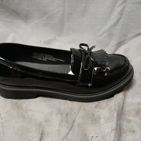 LILLEYS LADIES' PATENT LEATHER LOAFERS WITH FRINGE TASSELS – UK 3