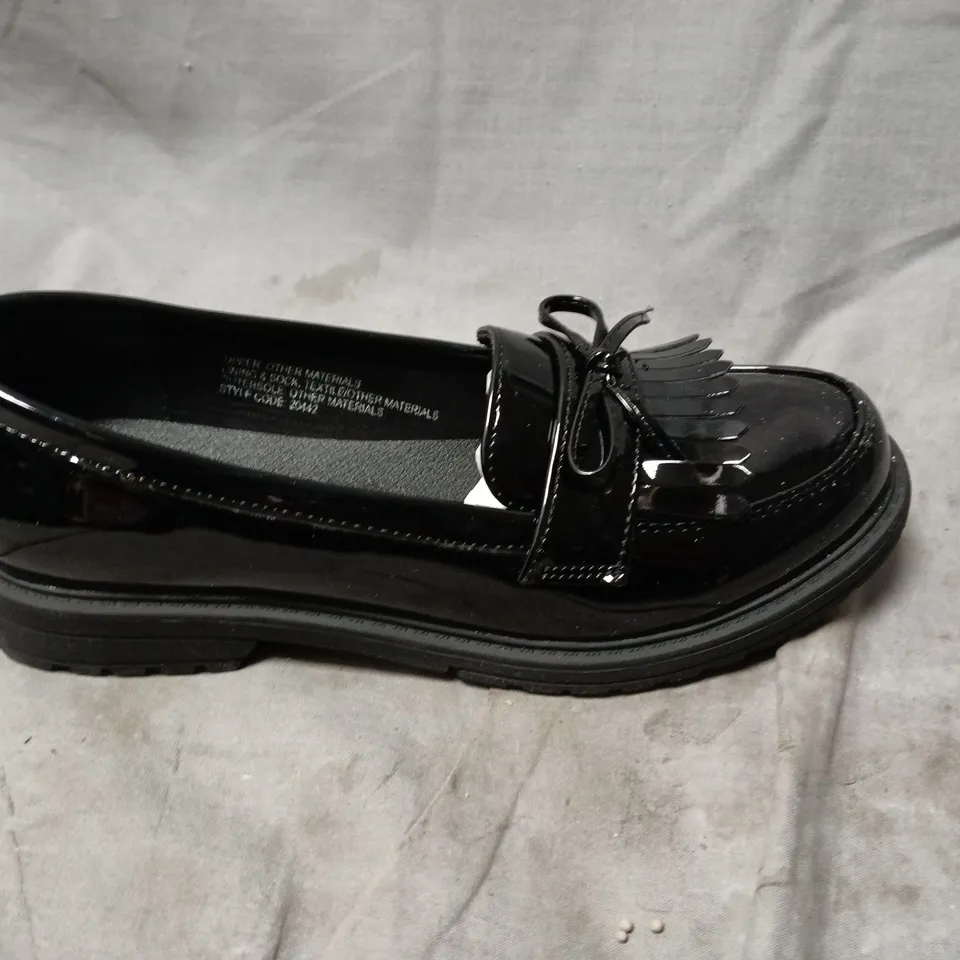 LILLEYS LADIES' PATENT LEATHER LOAFERS WITH FRINGE TASSELS – UK 3
