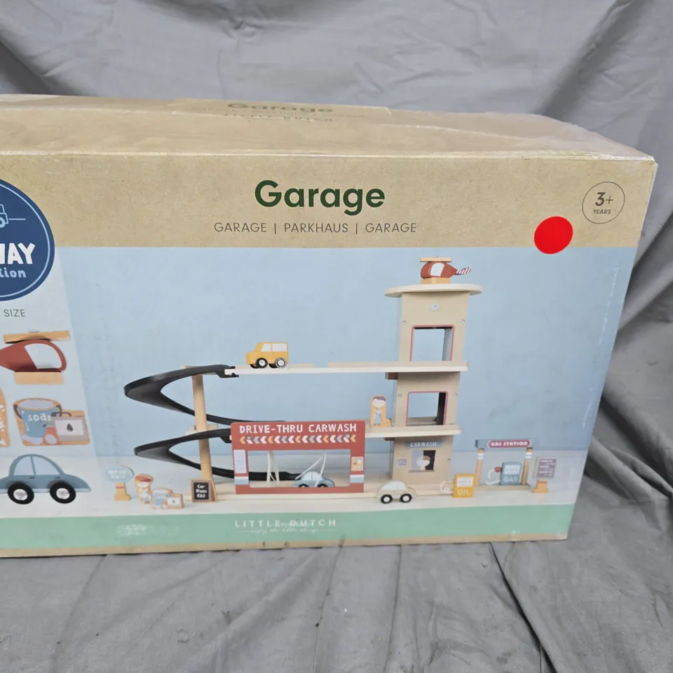 LITTLE DUTCH WOODEN GARAGE PLAYSET – DRIVE-THROUGH CAR WASH, REAL SIZE