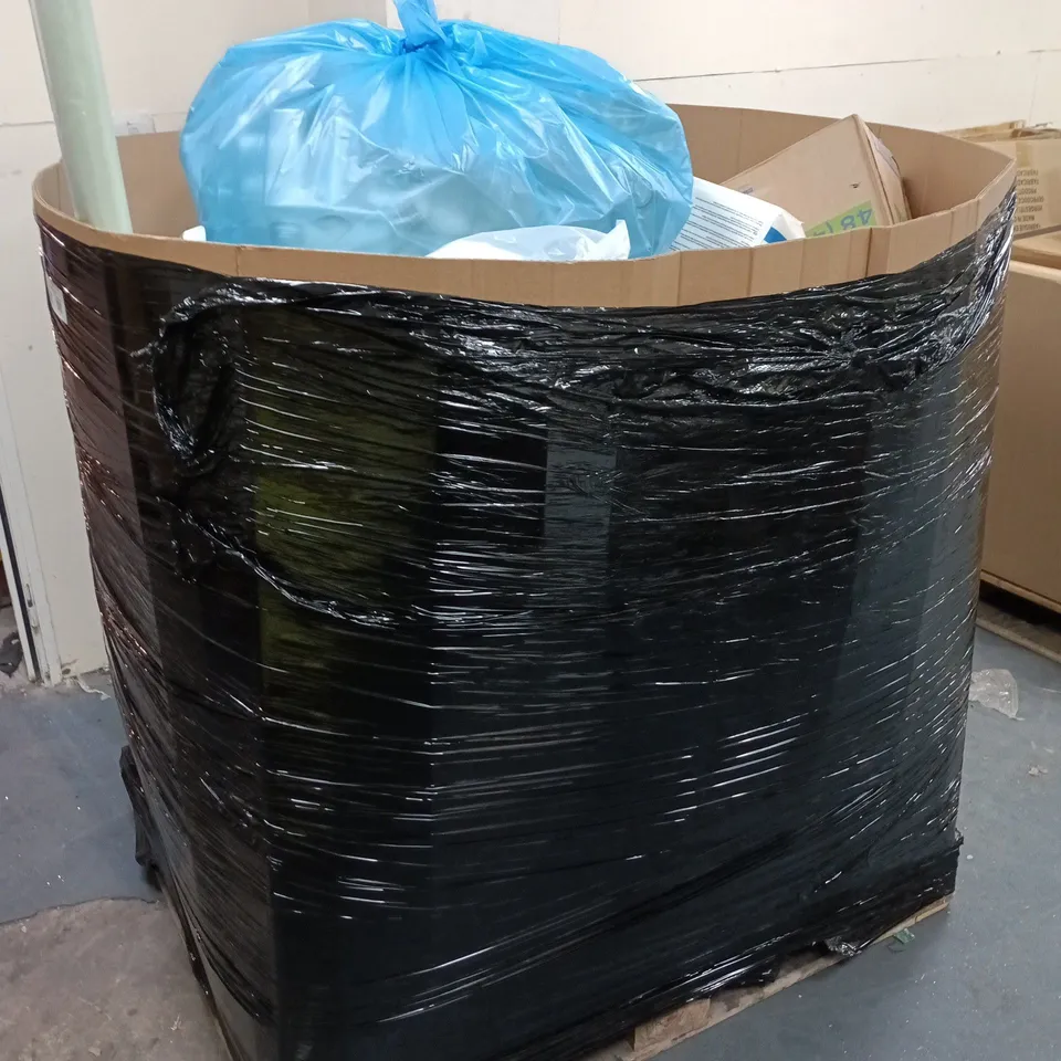 PALLET OF A LARGE QUANTITY OF ASSORTED ITEMS INCLUDING DRYLIFE PANTS , LARGE BLIND AND ASSORTED CLOTHING