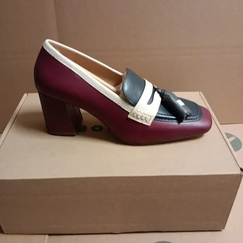 BOXED PAIR OF BODEN WOMEN’S COLOUR-BLOCK LEATHER HEELED LOAFERS - UK 4