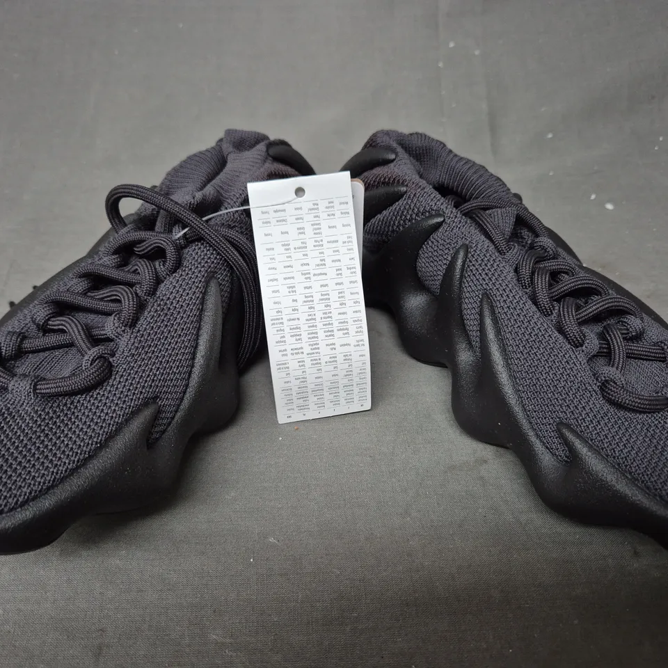 BOXED PAIR OF ADIDAS YEEZY 450 SHOES IN GRAPHITE UK SIZE 4