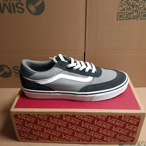 BOXED PAIR OF VANS BROOKLYN LS TRAINERS IN ASPHALT - 10