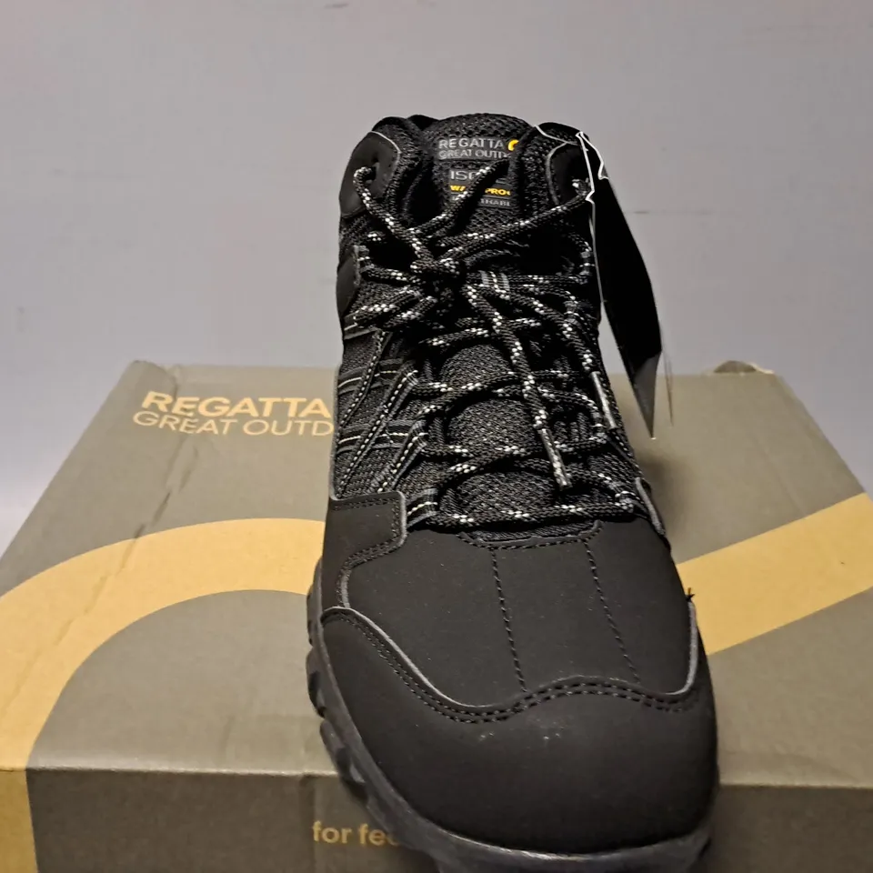 BOXED REGATTA EDGE POINT MID WP BLACK SHOES - UK 9 