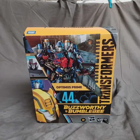 BOXED TRANSFORMERS DARK OF THE MOON STUDIO SERIES OPTIMUS PRIME BATTLE OF CHICAGO FIGURE