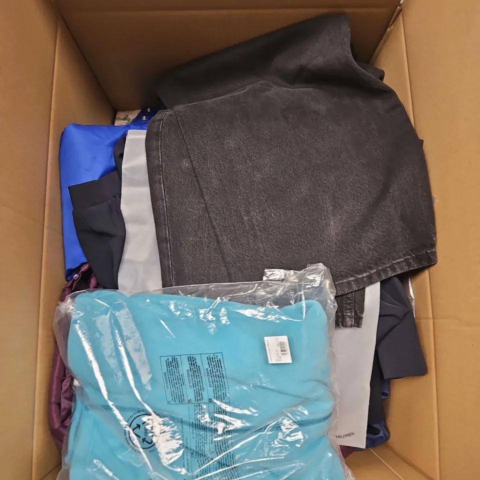 LARGE BOX OF APPROXIMATELY 20 ASSORTED CLOTHING ITEMS IN VARIOUS SIZES, STYLES AND COLOUR 
