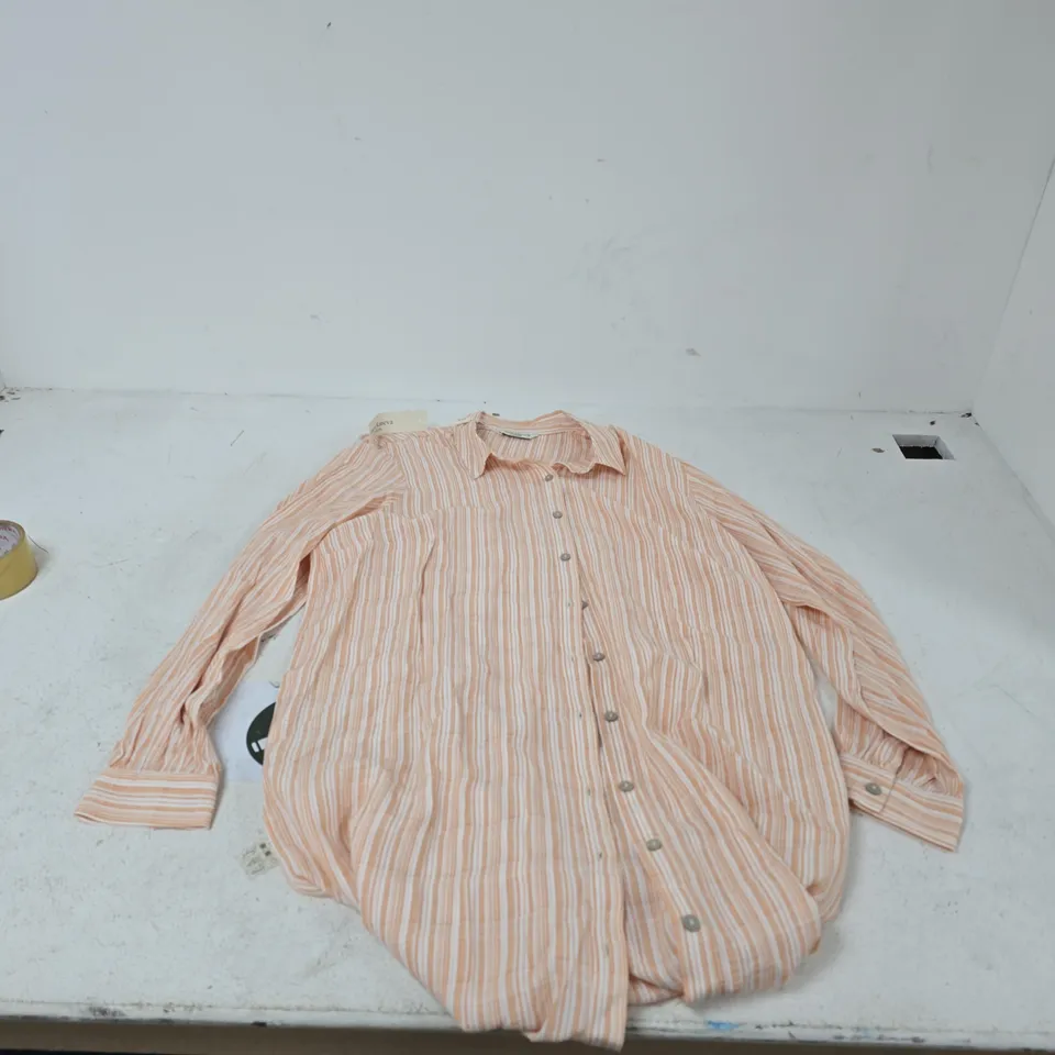 CAGE OF APPROXIMATELY 15 ASSORTED ITEMS TO INCLUDE: MARINA KANEVA SHIRT