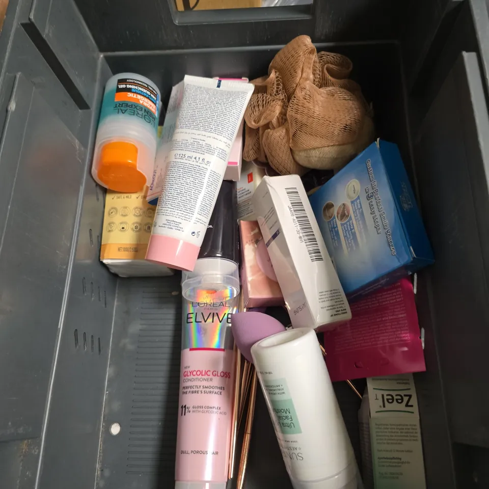 APPROXIMATEY 20 ASSORTED HEALTH AND BEAUTY PRODUCTS TO INCLUDE - SUDOCREM - NIVEA MEN POST SHAVE BALM AND WOODWARD'S GRIPE WATER