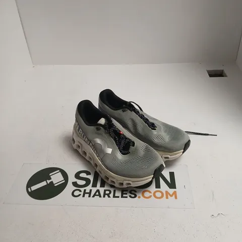 ON RUNNING CLOUD SNEAKERS β GREY/CHARCOAL, UK 6 (US 8.5)