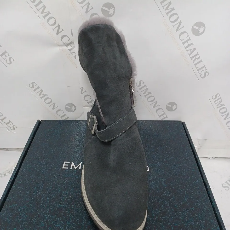 EMU AUSTRALIA "OXLEY FUR CUFF" BOOTS - UK SIZE 7, DARK GREY 