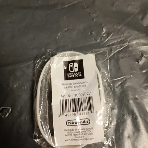 BOX OF ASSORTED NINTENDO PRODUCTS