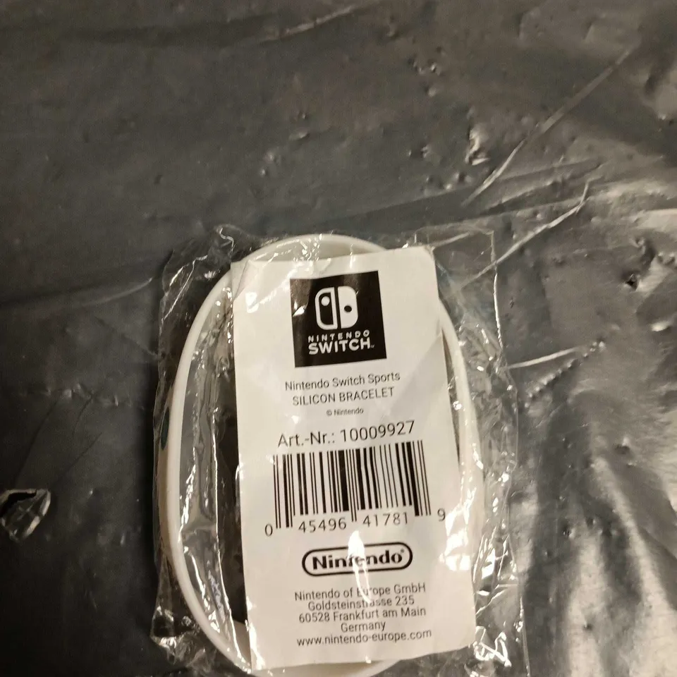 BOX OF ASSORTED NINTENDO PRODUCTS  