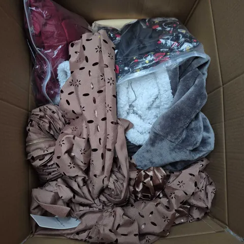 LARGE BOX OF APPROXIMATELY 25 ASSORTED CLOTHING ITEMS IN VARIOUS COLOURS, STYLES AND SIZES - COLLECTION ONLY