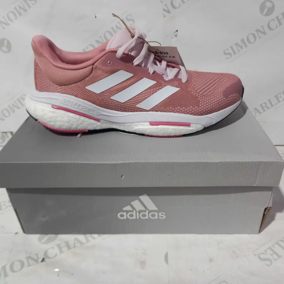 BOXED PAIR OF ADIDAS SOLAR GLIDE 5 TRAINERS IN PINK UK SIZE 6