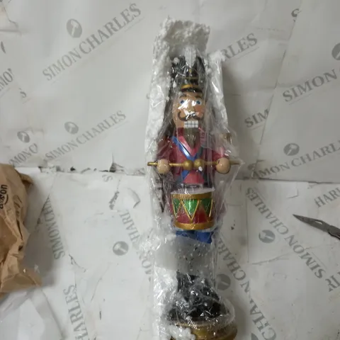 BOX OF ASSORTED CHRISTMAS DECORATIONS