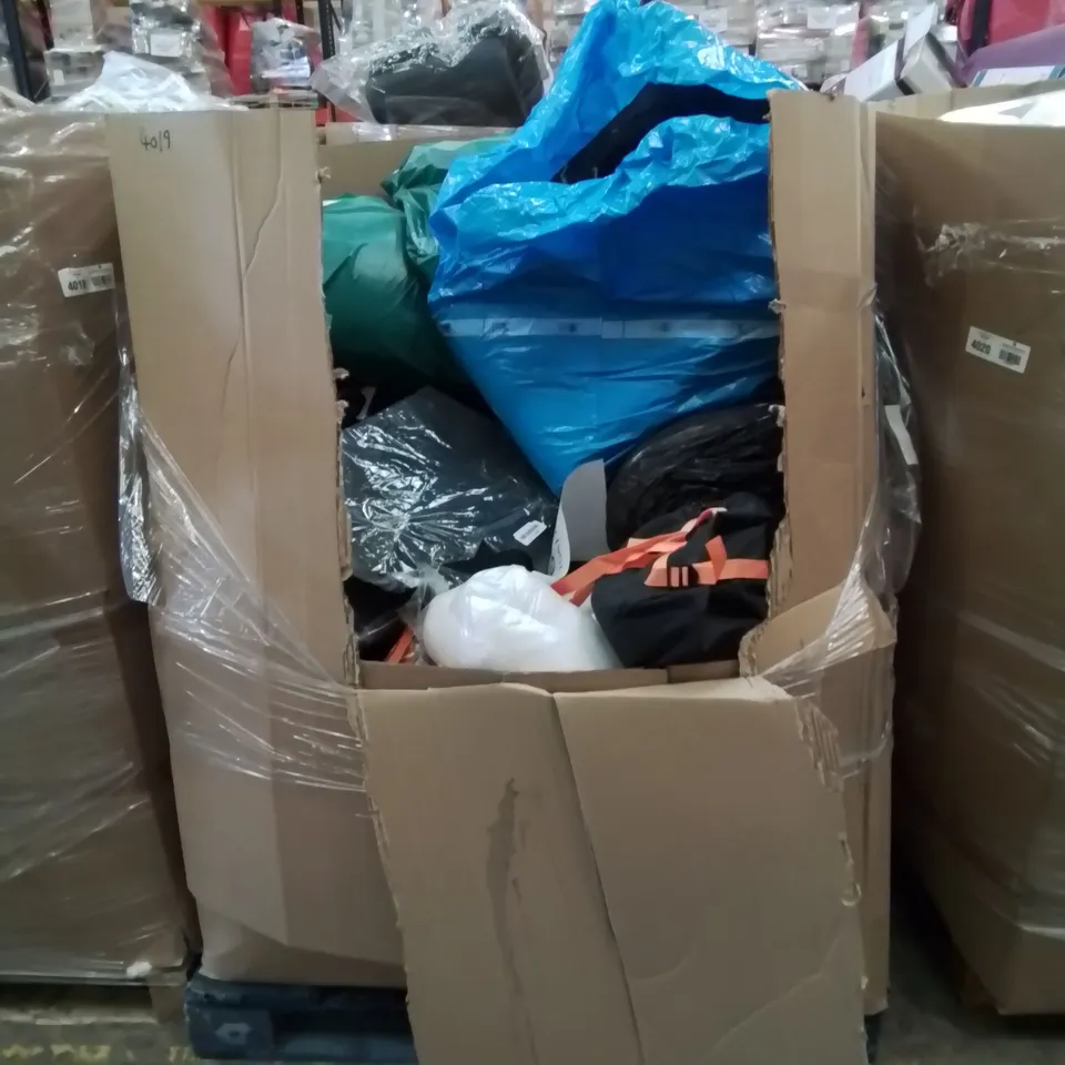 PALLET OF ASSORTED BEDROOM AND COMFORT BASED PRODUCTS TO INCLUDE; PILLOWS, SUPPORT SEAT CUSHIONS AND SIMILARLY RELATED GOODS