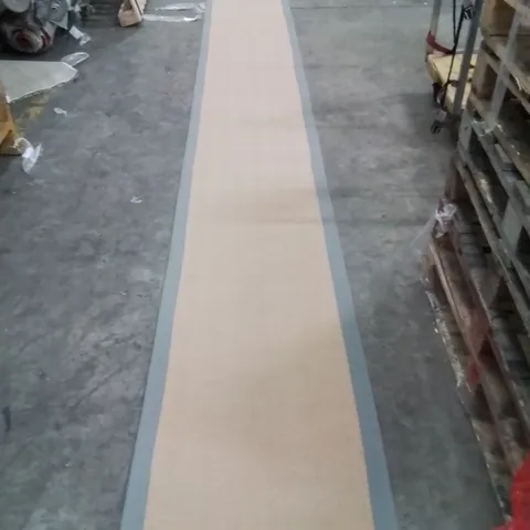 QUALITY DESIGNER AREA RUG - APPROXIMATELY 600X60CM