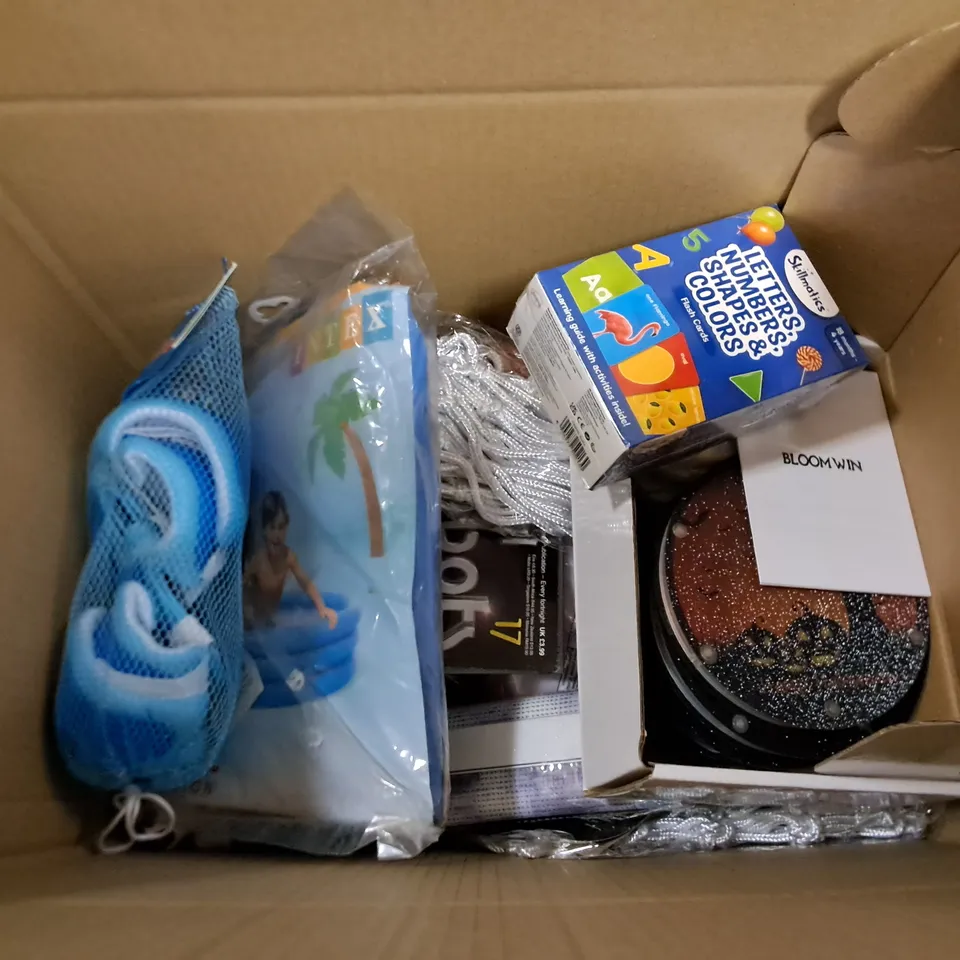 LOT OF APPROXIMATELY 13 ASSORTED TOYS AND GAMES TO INCLUDE WATER COLOUR SET, DIE-CAST BIKE AND BASKETBALL NETS
