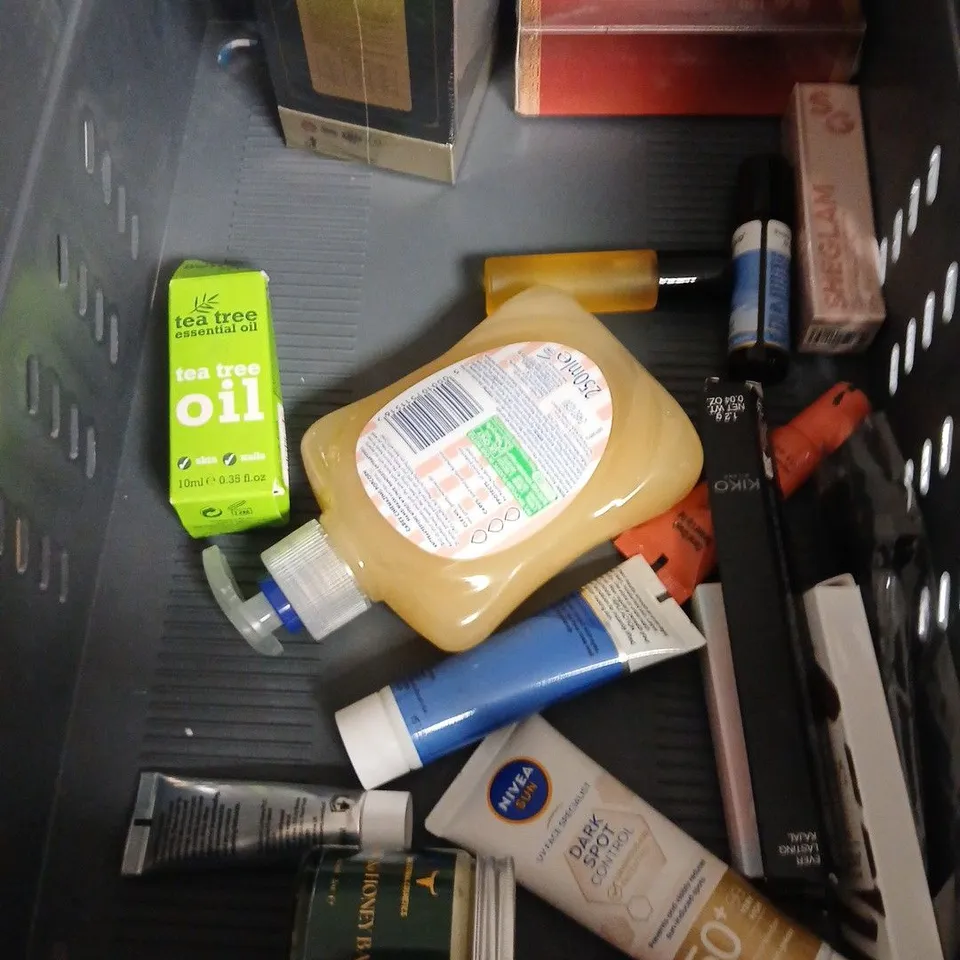 APPROXIMATEY 20 ASSORTED HEALTH AND BEAUTY PRODUCTS TO INCLUDE - BRAZEN JUICY JELLY LIP & CHEEK STAIN - CORSODYL MOUTHWASH - GARNIER COCONUT HAIR FOOD - ETC