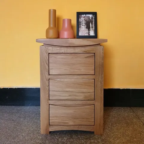 BOXED BRADDYVILLE SOLID WOOD BEDSIDE TABLE (1 BOX)