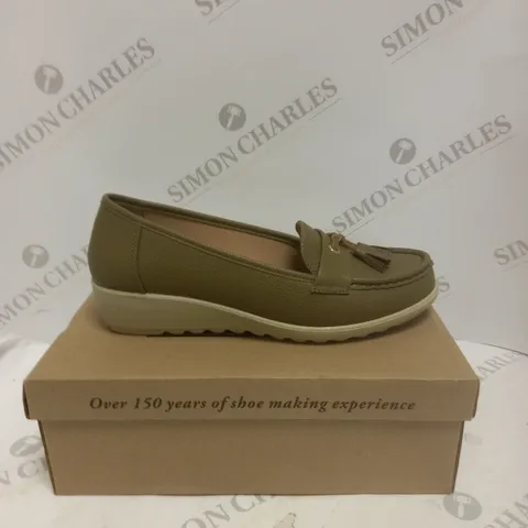 BOXED PAIR OF CUSHION WALK TASSLE LOAFERS IN KHAKI - SIZE 7 