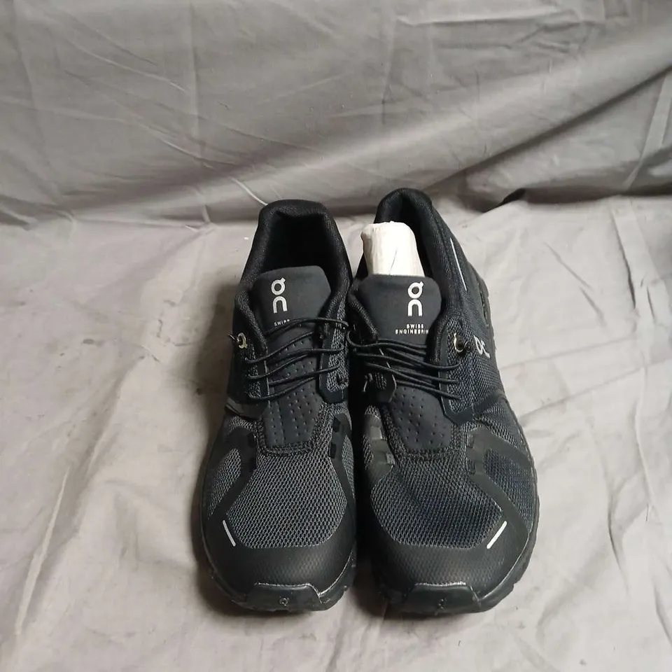 ON RUNNING BLACK MEN'S TRAINERS – SIZE UK 7.5
