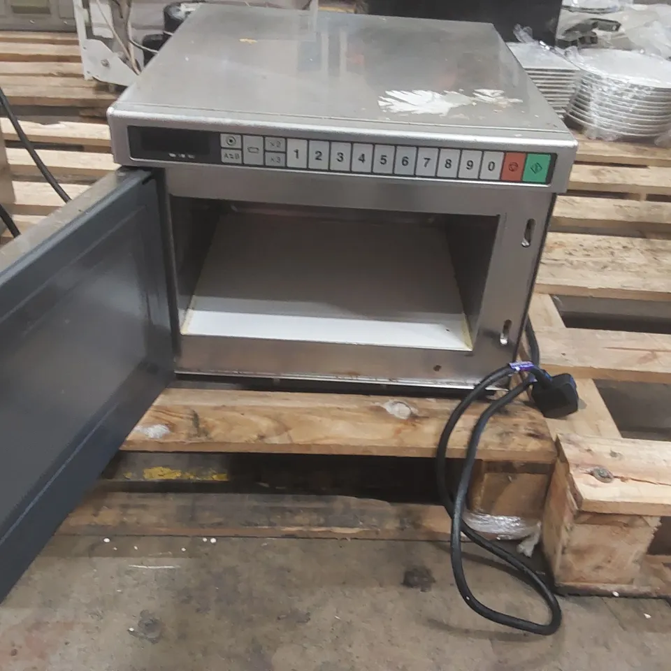 PANASONIC COMMERCIAL MICROWAVE OVEN