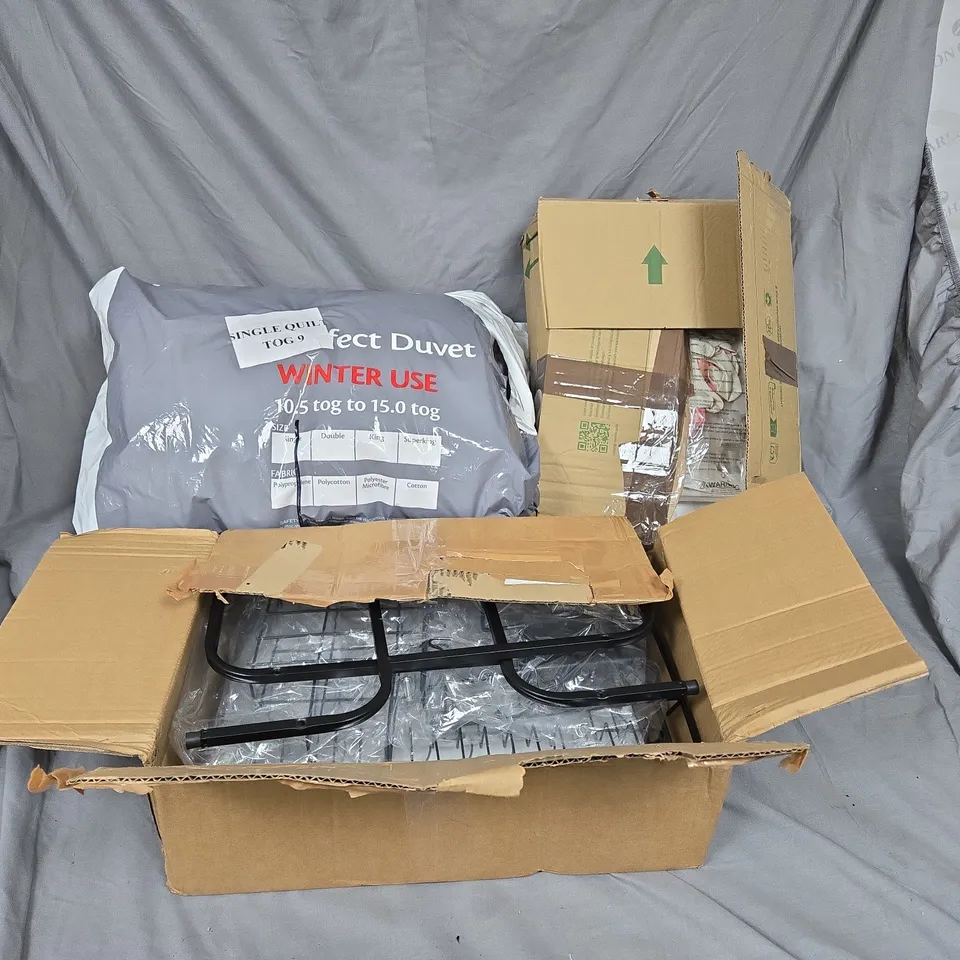 CAGE OF APPROXIMATELY 7 HOUSEHOLD ITEMS INCLUDING WINTER DUVET, BALLOON PARTY SET AND RICE BUCKET