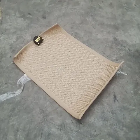 QUALITY DESIGNER AREA RUG - APPROXIMATELY 90X60CM