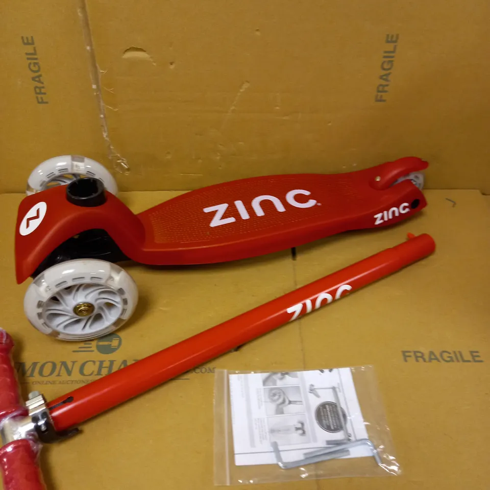 ZINC SUPERSTAR THREE WHEELED LIGHT UP SCOOTER