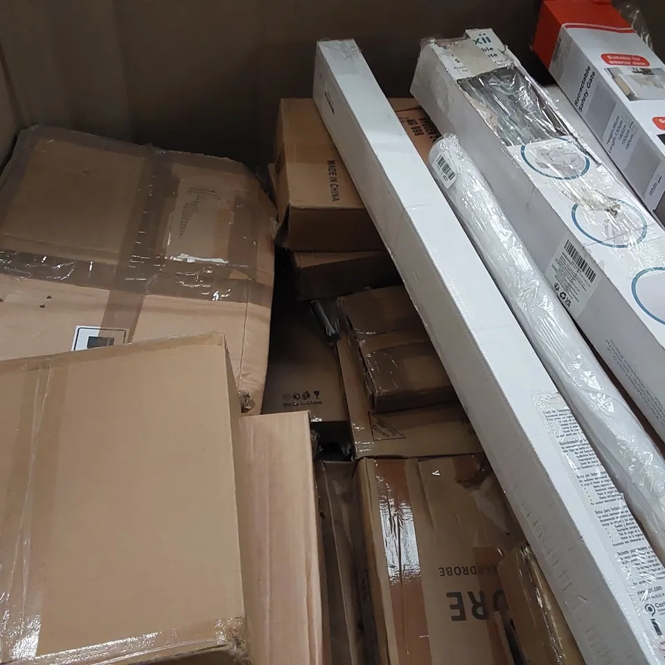 PALLET OF ASSORTED ITEMS INCLUDING: AIR FRYER, SANITARY PUMP, COFFEE TABLE, CHILDREN'S SLIDE, LARGE RUCKSACK 