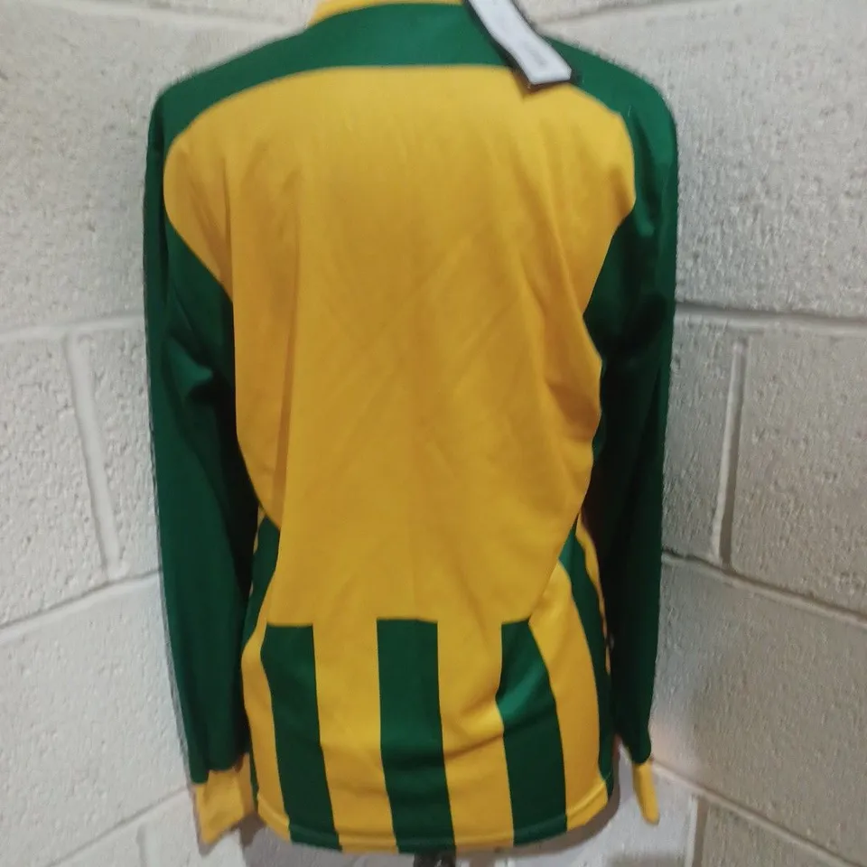 APPROXIMATELY 5 ASSORTED ERREA FOOTBALL TOP IN VARIOUS COLOURS AND SIZES 