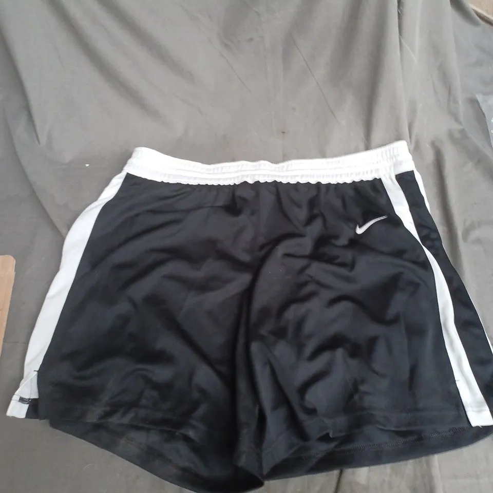 NIKE MEN'S BLACK TRAINING SHORTS WITH WHITE SIDE PANELS - UK XXL (US XXL)