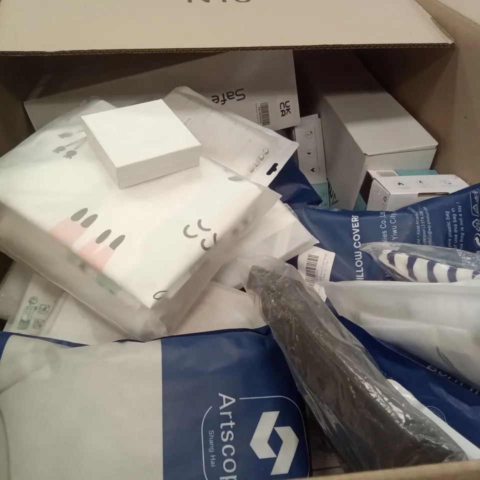 PALLET OF ASSORTED ITEMS INCLUDING SAFE MANDOLINE SLICER, BROWN BEAR LIMESCALE REMOVER,  NOTEBOOK AC ADAPTER, BIRD FEEDER, PHONE CASE, BUTTON CELL BATTERIES 