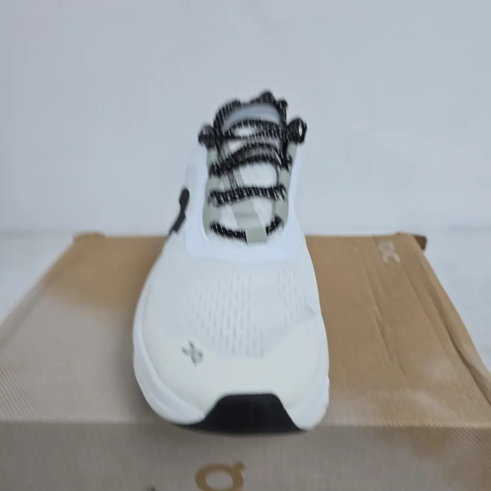 BOXED PAIR OF ON CLOUD CLOUD MONSTER TRAINERS - UK SIZE 6.5