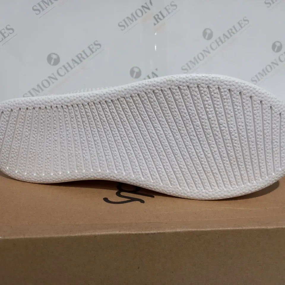 BOXED ALLBIRDS KAIKOURA WHITE SIZE - UK 7