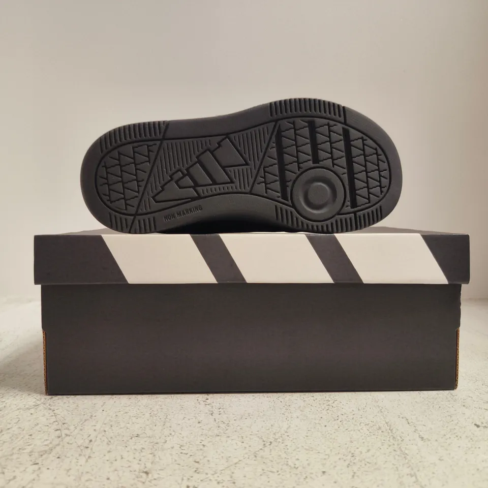 BOXED PAIR OF ADIDAS TENSAUR SPORT 3.0 KID'S TRAINERS IN BLACK SIZE UK 12