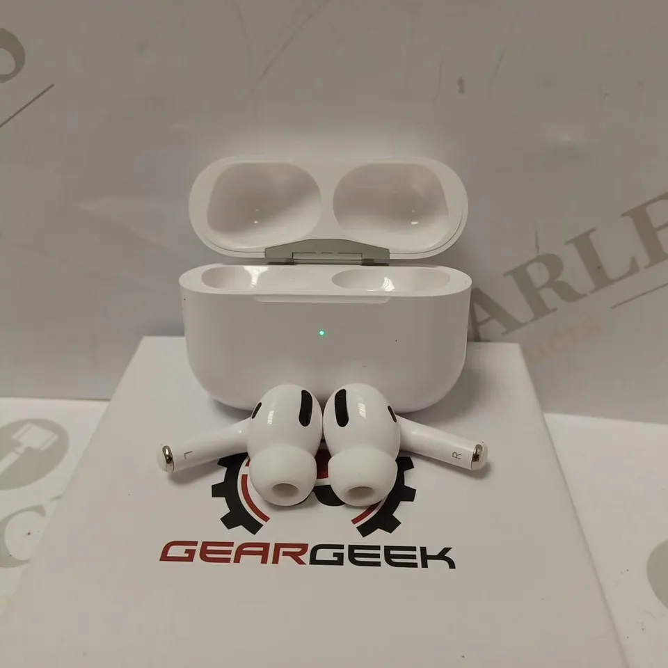 GEARGEEK TRUE WIRELESS EARBUDS - WHITE