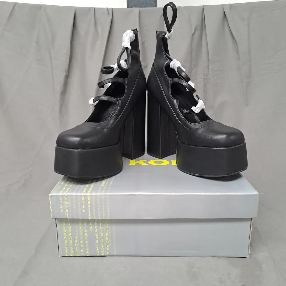 BOXED PAIR OF GURREN STRAPPY PLATFORM HEELS IN BLACK UK SIZE 5