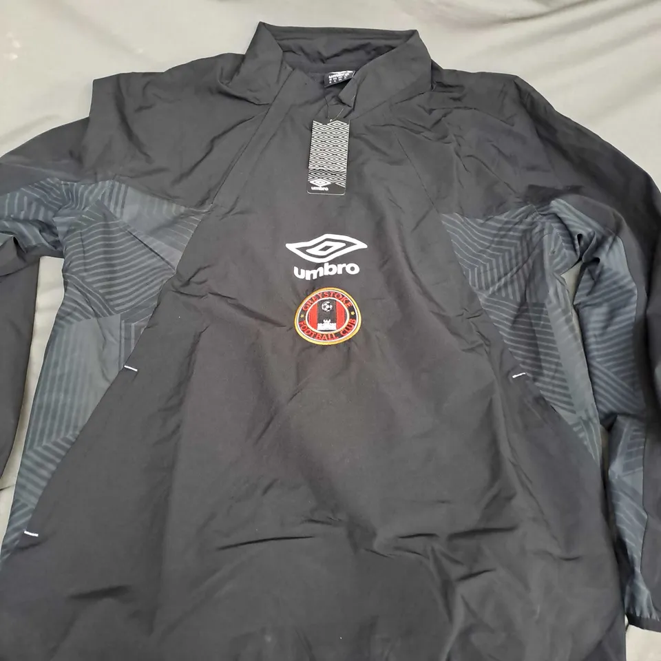UMBRO GREYSTOKE FOOTBALL CLUB MAXIMUM WINDCHEATER IN BLACK - XL