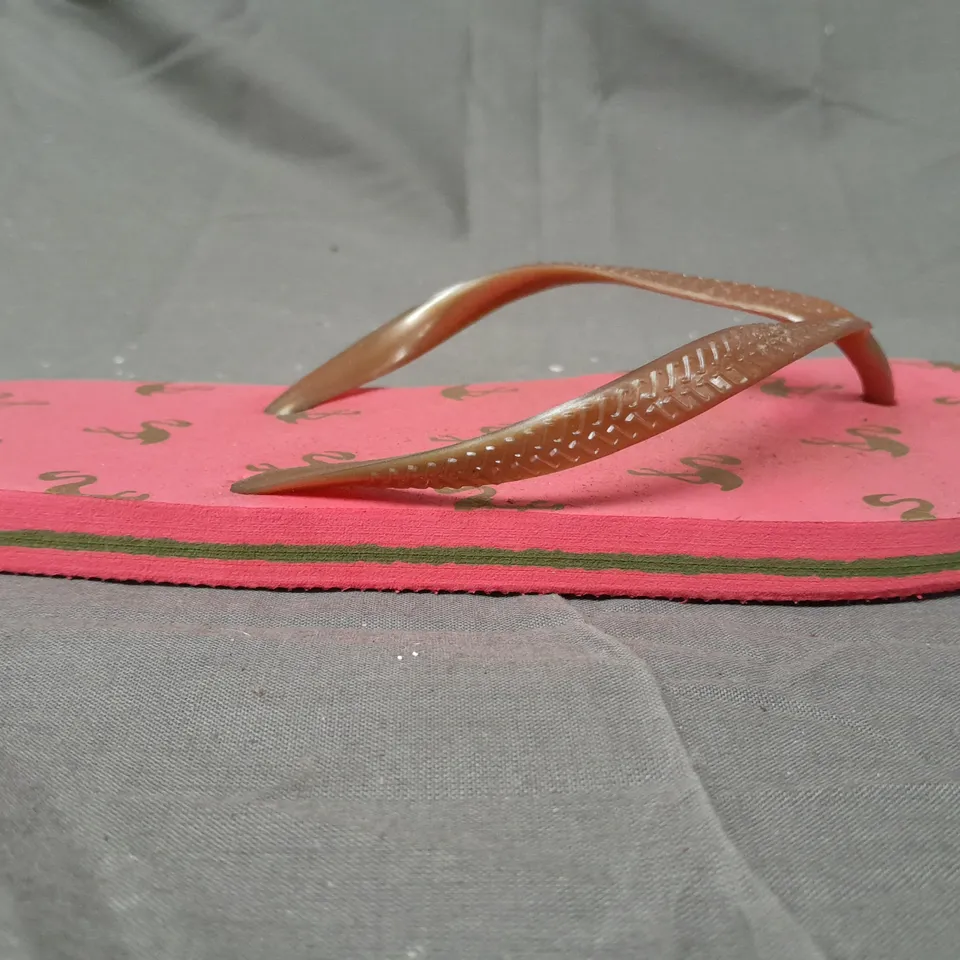 BOX OF APPROXIMATELY 20 PAIRS OF DESIGNER FLIP FLOPS IN PINK - VARIOUS SIZES
