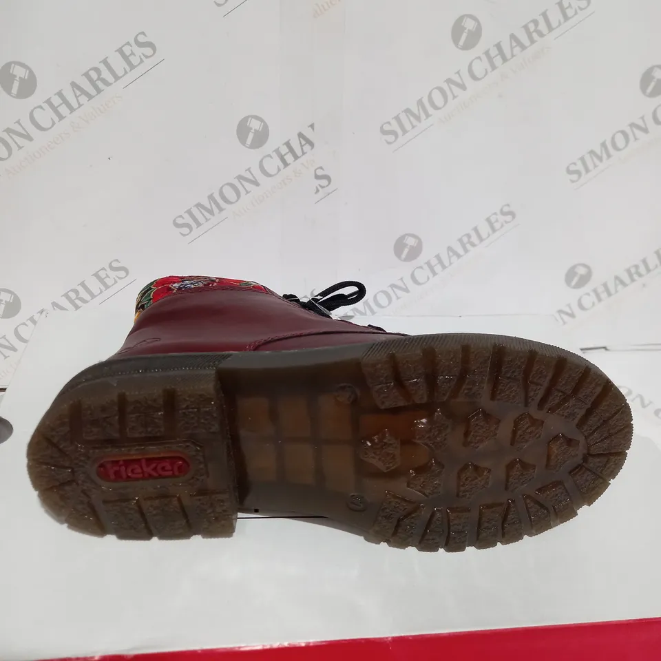 RIEKER RED INTEREST COLOUR BOOT SIZE 4 - BOXED